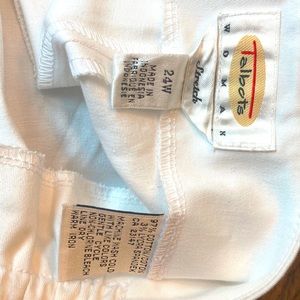 3 pairs of capris, worn on vacation once. Great condition